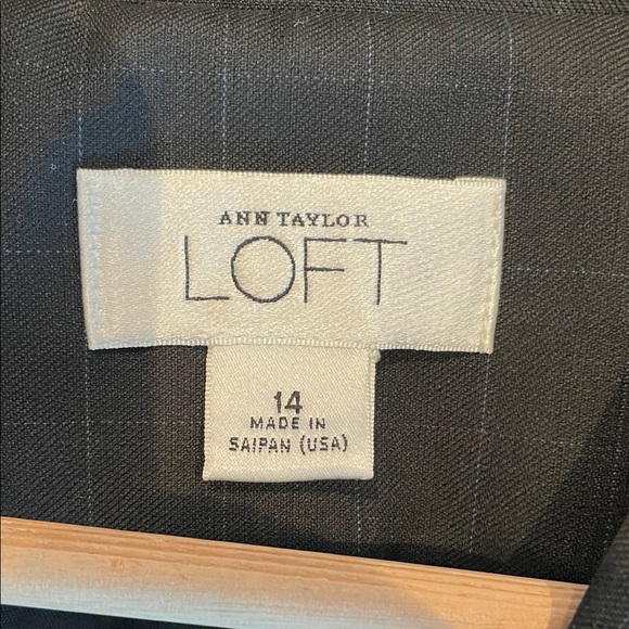 Ann Taylor LOFT Women’s Black Pinstripe Blazer, Size 14, Good Condition - Picture 2 of 4